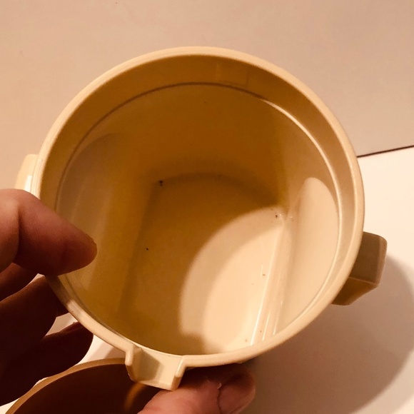 Vintage 1970’s Tupperware Cream & Sugar Set - beige coloured creamer and sugar. - Picture 6 of 6